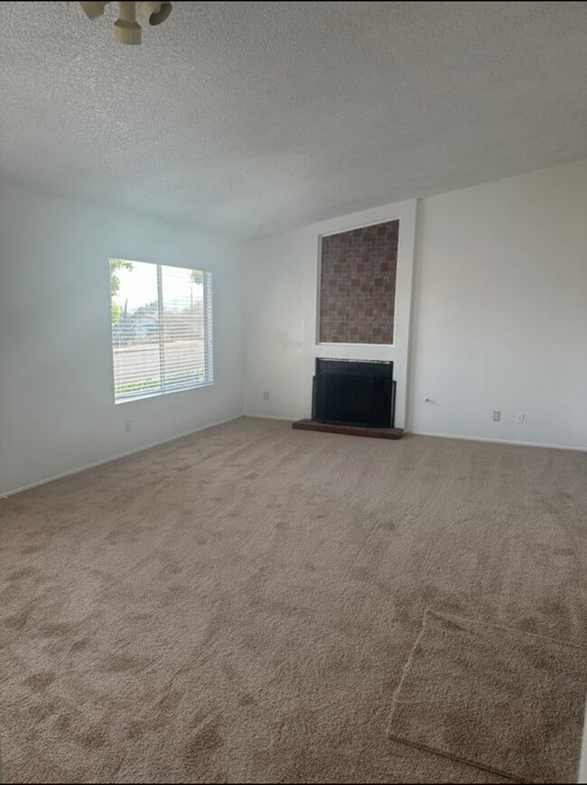 Building Photo - 1602 Viola Pl