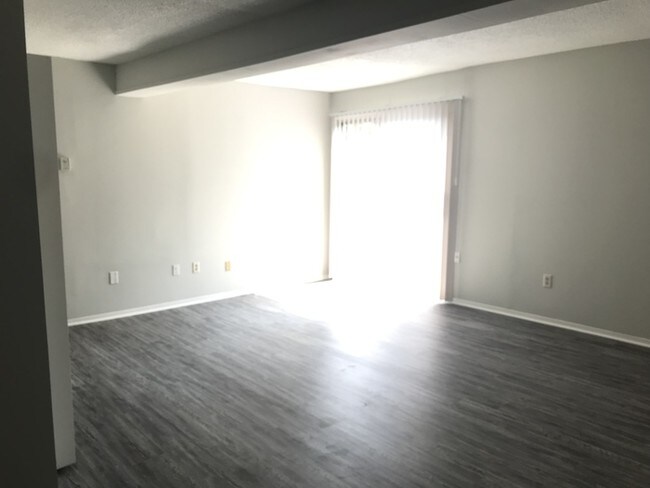 Building Photo - 302 Dunlap Ave