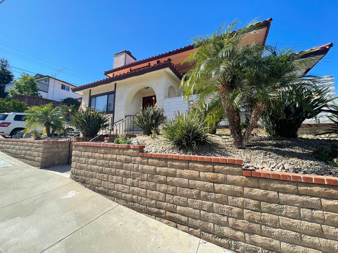 Building Photo - 331 Avalon Dr