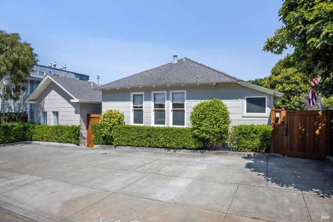 Building Photo - 104 3rd St