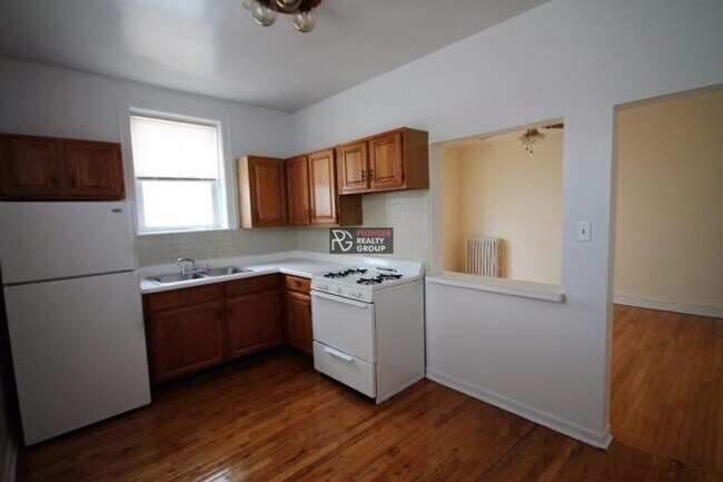 Building Photo - 2 bedroom in CHICAGO IL 60640