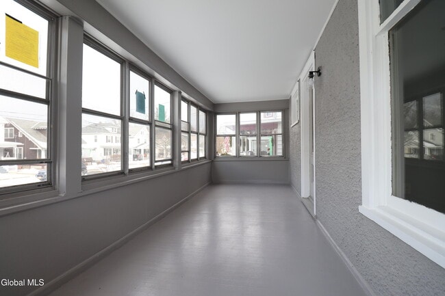 Foto del edificio - 442 Plymouth Ave