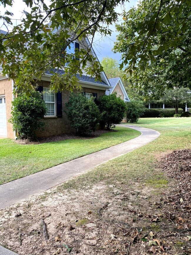 Foto del edificio - Large Home Settled on Culd-e-sac