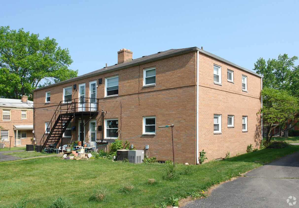 Building Photo - 131-137 Highfield Dr