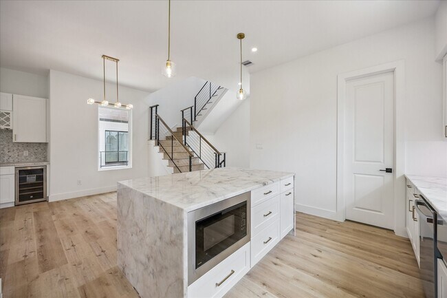 Foto del edificio - 1032 W 17th St