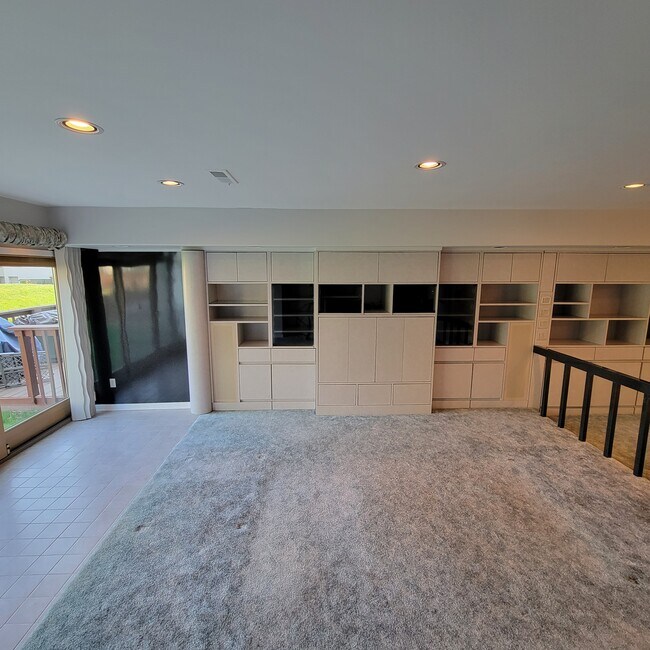 Building Photo - 10 Centennial Ridge Dr