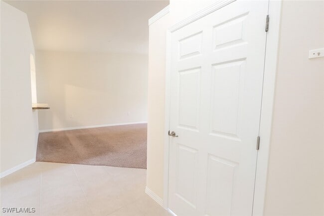 Building Photo - 1320 Charleston Square Dr