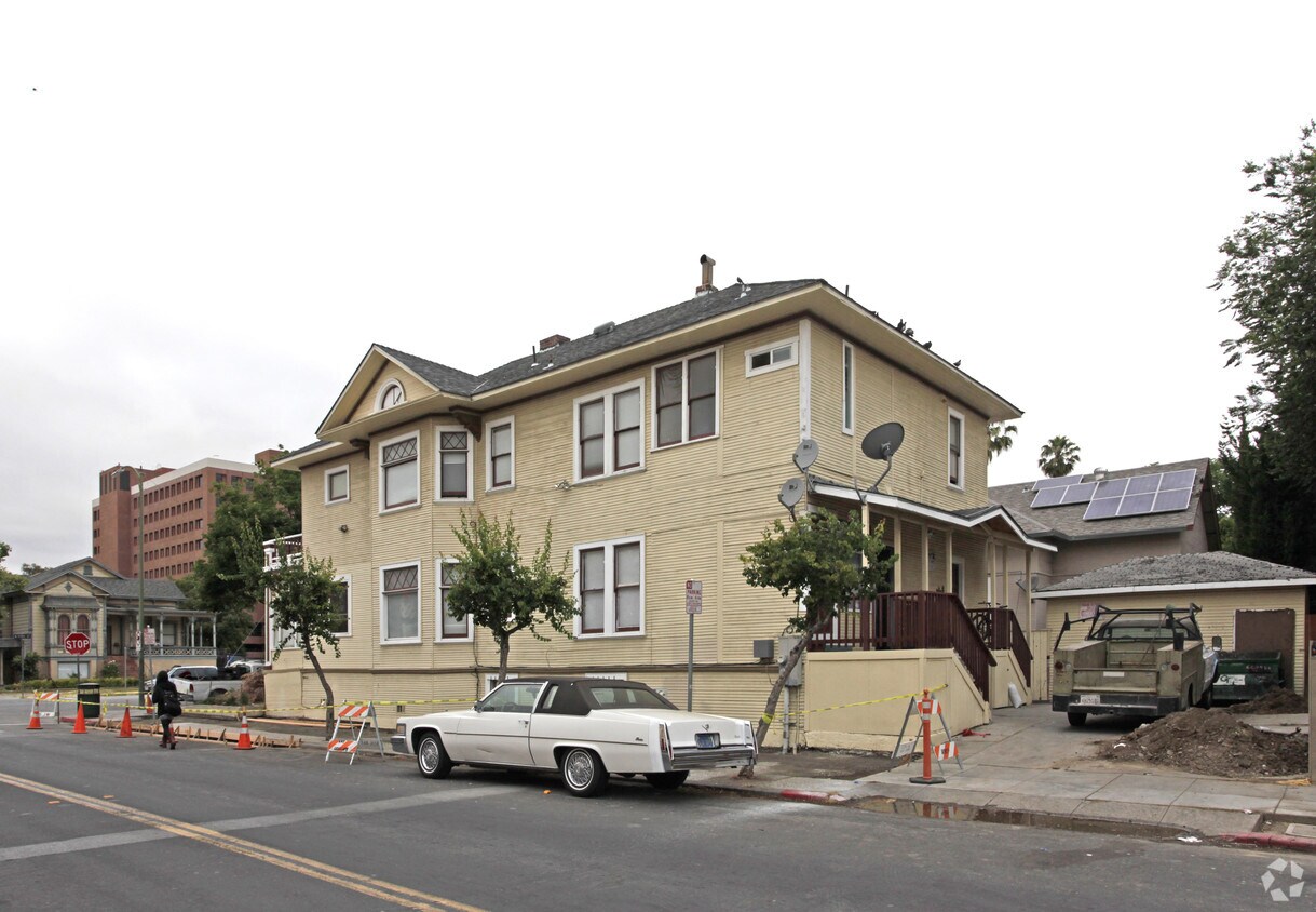Building Photo - 106 N 5th St