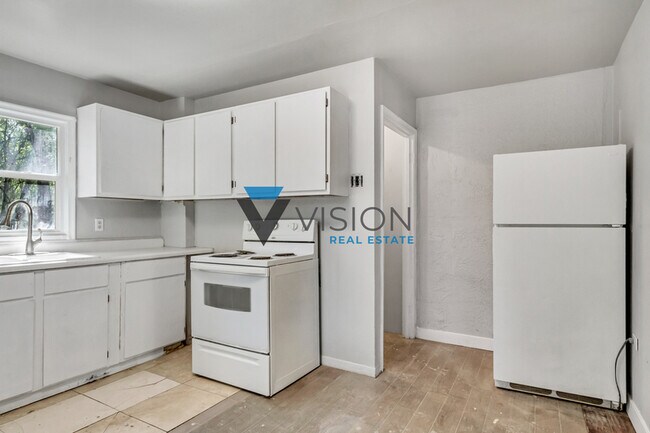 Building Photo - 265 7th St