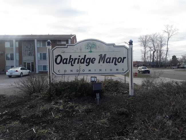 Building Photo - 30602 Oakridge Manor Dr