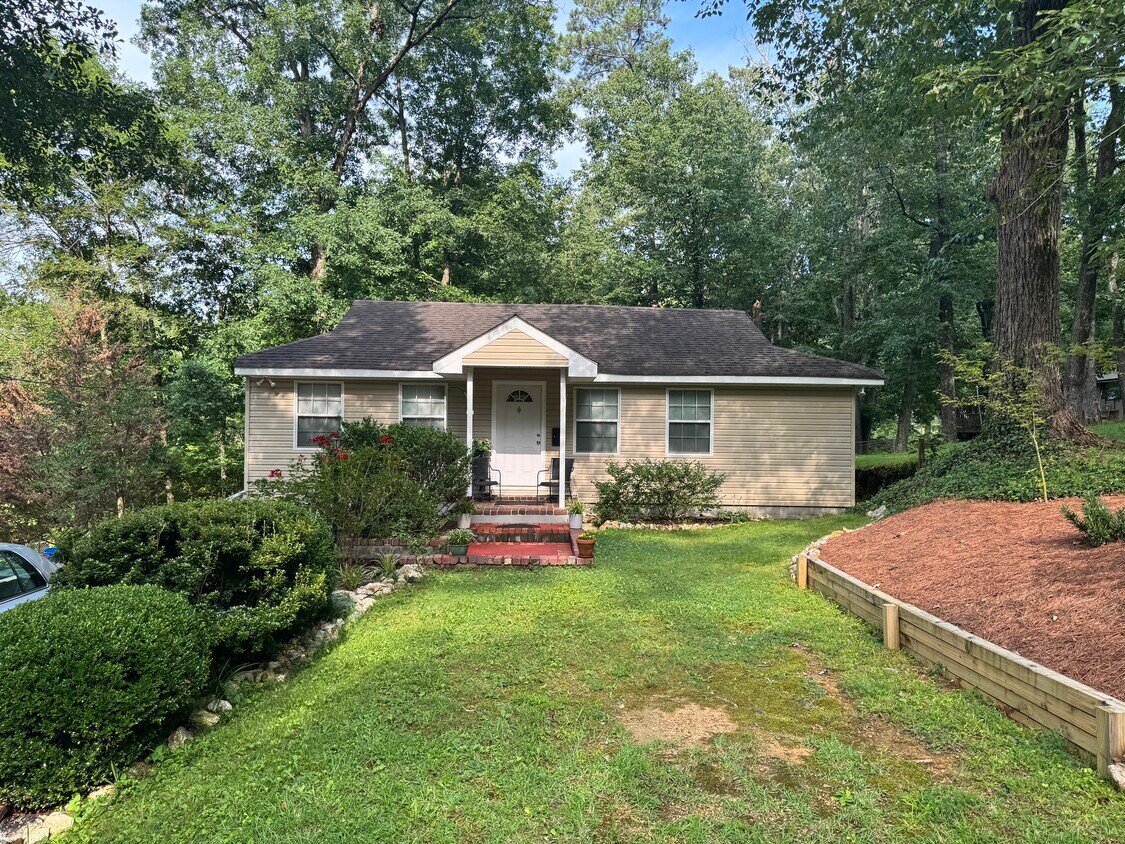 Foto principal - 855 Hillcrest Rd