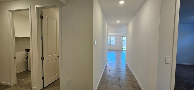Building Photo - 5050 W Hunter Trl
