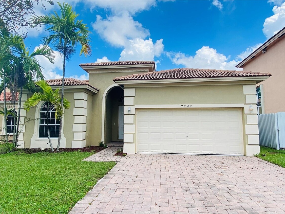 Foto principal - 2247 Portofino Ave