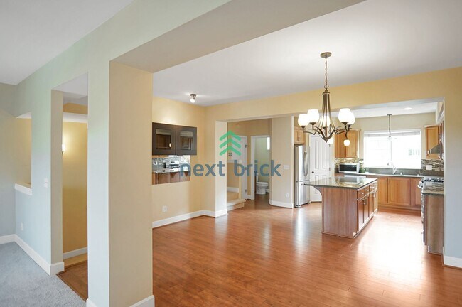 Foto del edificio - 4 Bed and 2.5 Bath Beautiful Condo is Avai...