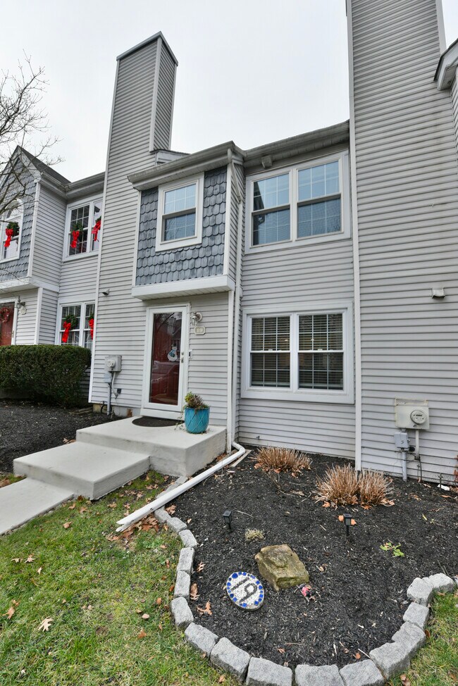 Building Photo - 19 Applewood Ct
