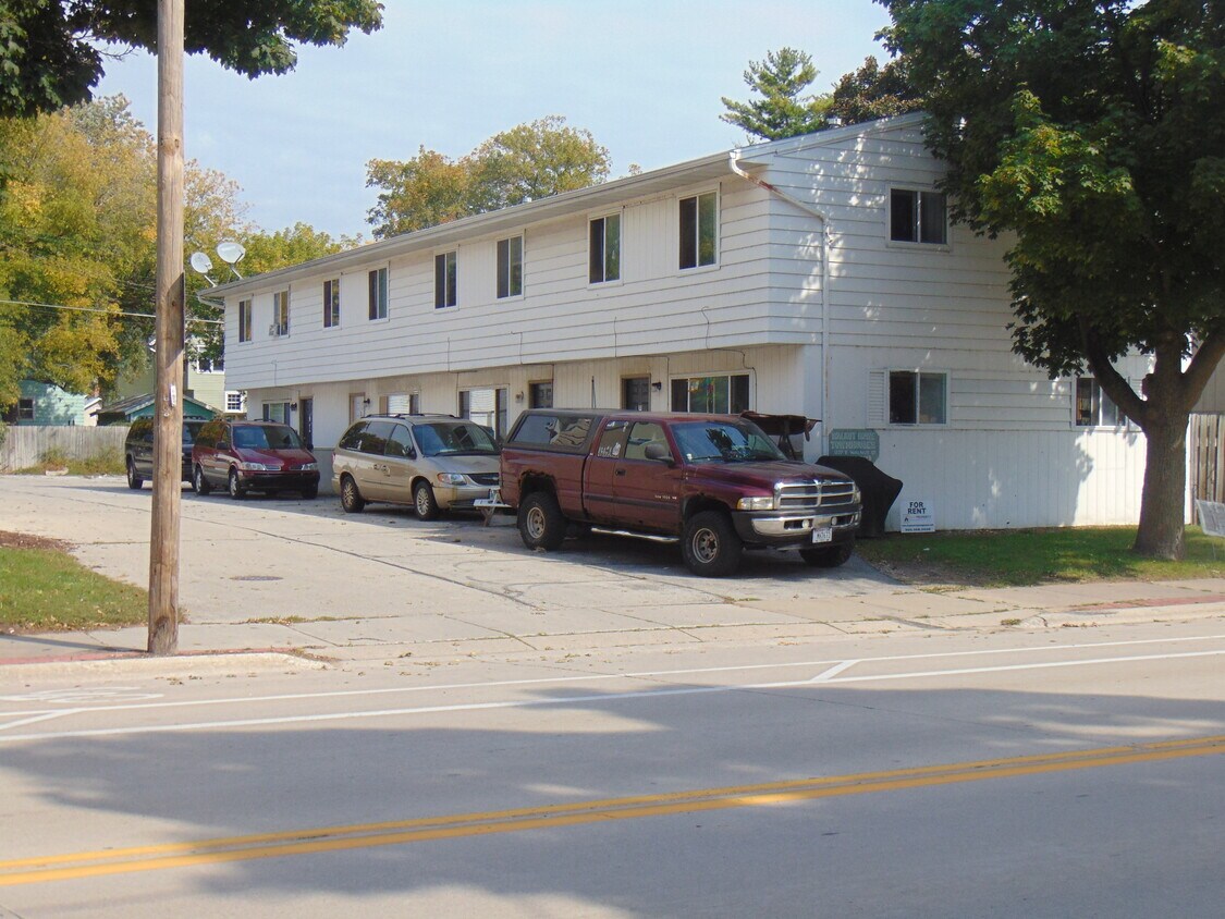 Building Photo - 1227 E Walnut St