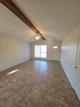 Building Photo - 817 W 12th St