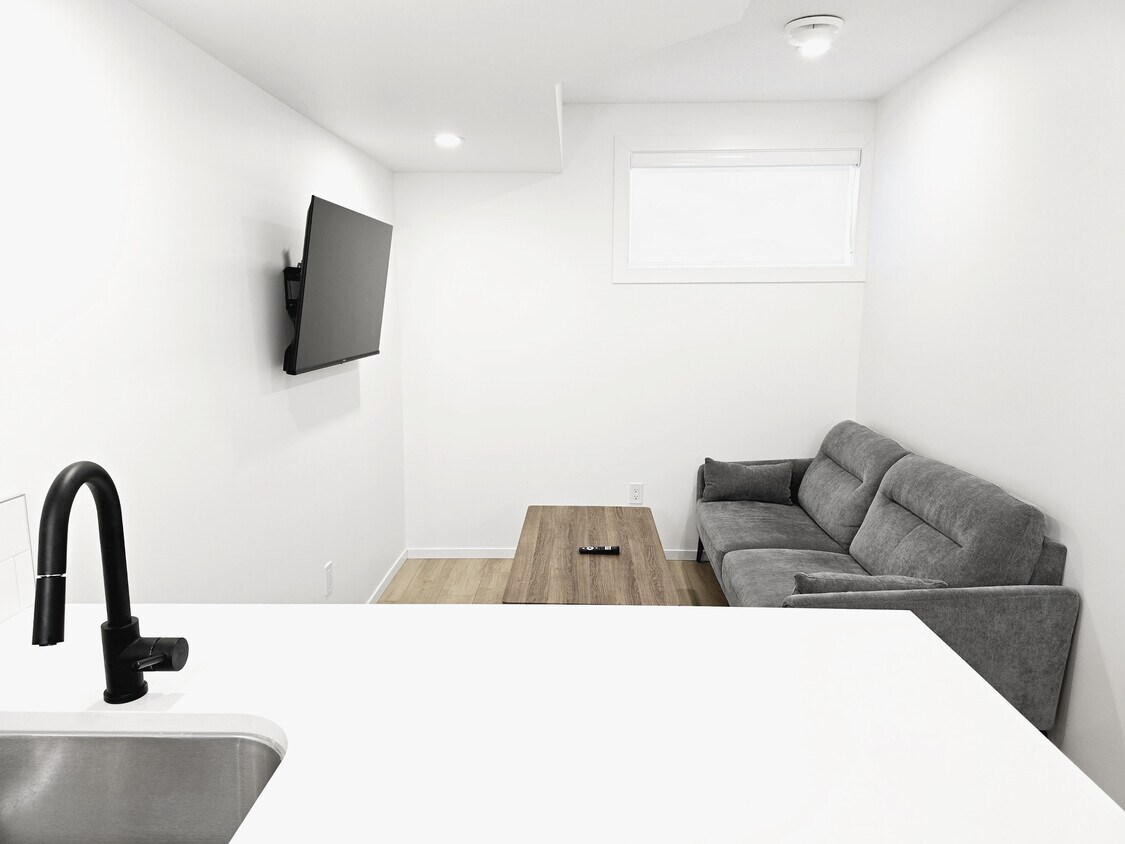 Photo principale - 9703-9115 115 Ave NW