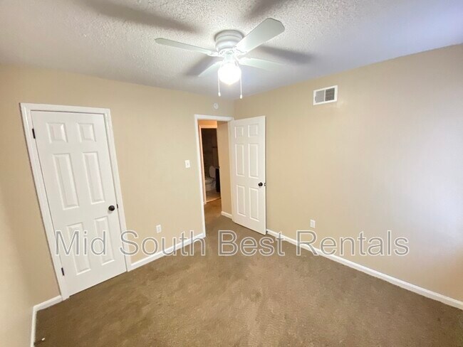 Foto del edificio - 3675 Royal Wood Dr