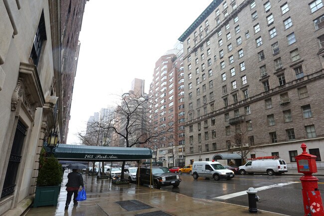 Primary Photo - 114 E 72nd St