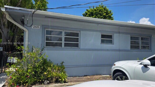 Building Photo - 260 SW 31st Ct