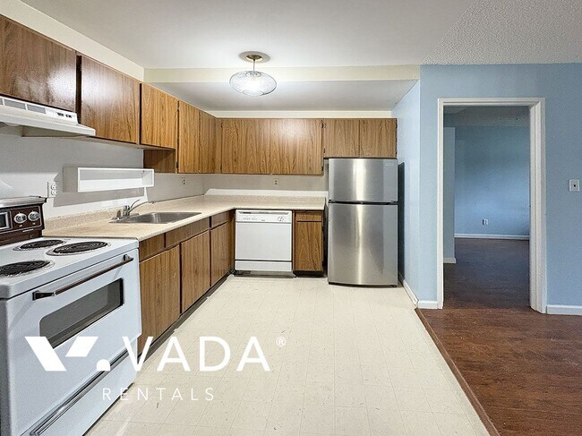 Photo du bâtiment - Creekside Manor 2 Bedroom Apartment Rental...