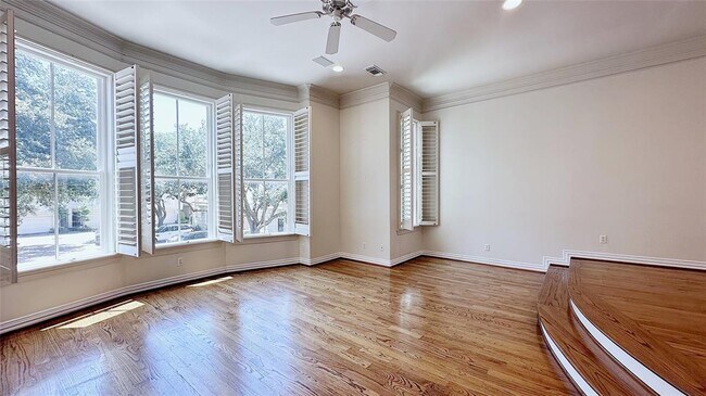 Foto del edificio - 1912 Greenwich Pl Dr