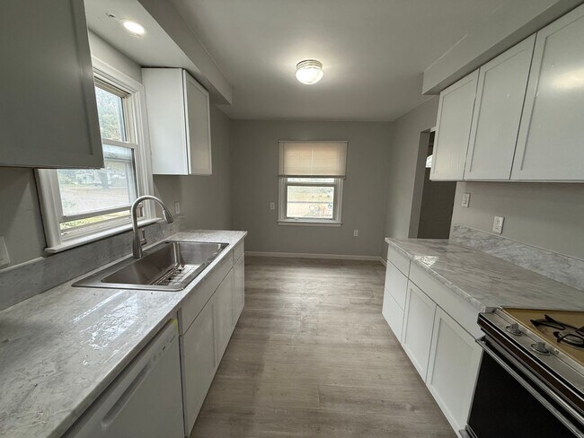 Foto del edificio - 4251 Dolores Ave