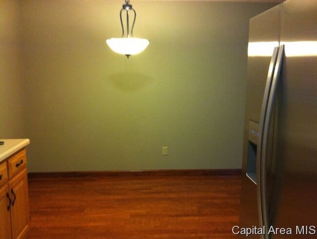 Building Photo - 2 Bed / 2 bath, Quiet, Westside Duplex for $1500.00 month. $1500 deposit required.