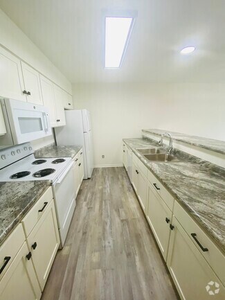 Building Photo - 245 Beaver Kreek Center