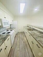 Building Photo - 245 Beaver Kreek Center