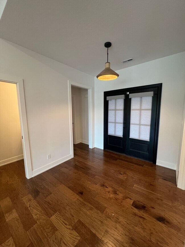 Foto del edificio - 3304 Wentworth Dr