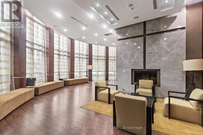 Photo du bâtiment - 330 Burnhamthorpe Rd W