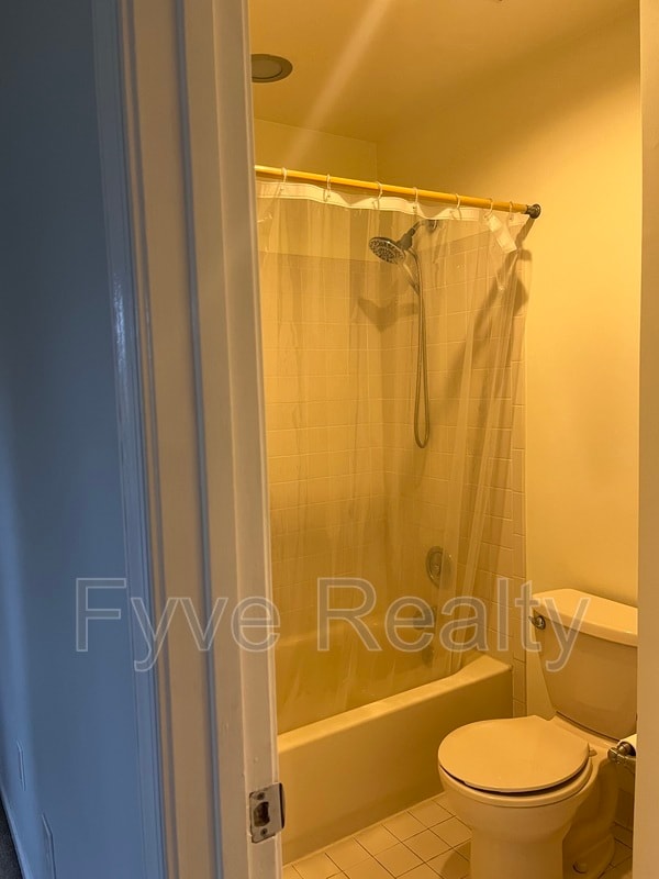 Building Photo - 7538 Elioak Ter