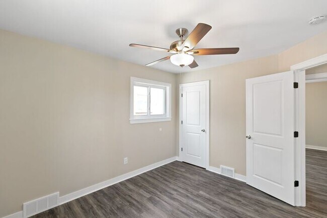 Foto del edificio - Spacious Remodeled Unit Accepting Section - Great Location!