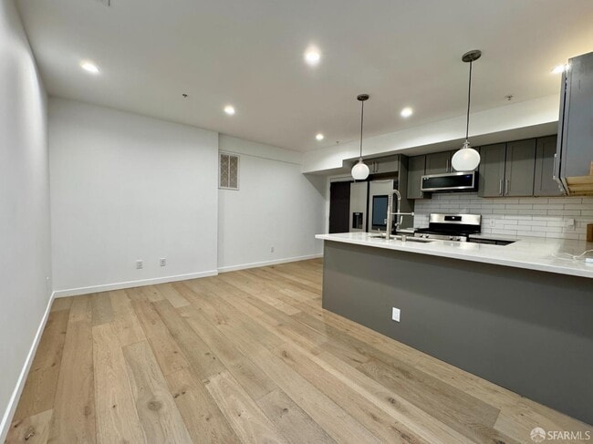 Building Photo - 417 Accacia St