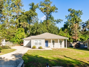 Building Photo - 2040 Harriet Dr