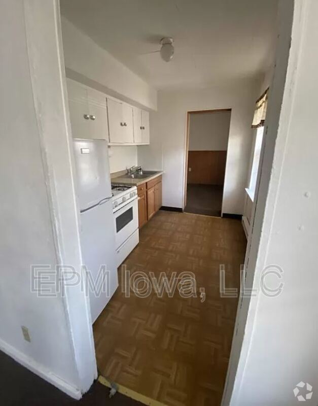 Building Photo - 2836 Independence Ave