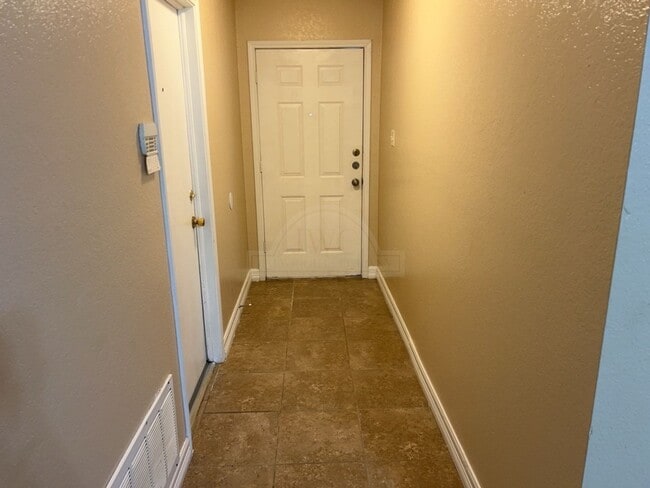 Building Photo - 2508 Windmill Dr