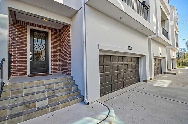 Building Photo - 1536 Dian St