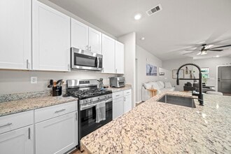 Building Photo - 14346 High Hl Dr