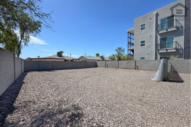 Foto del edificio - 1445 E Taylor St