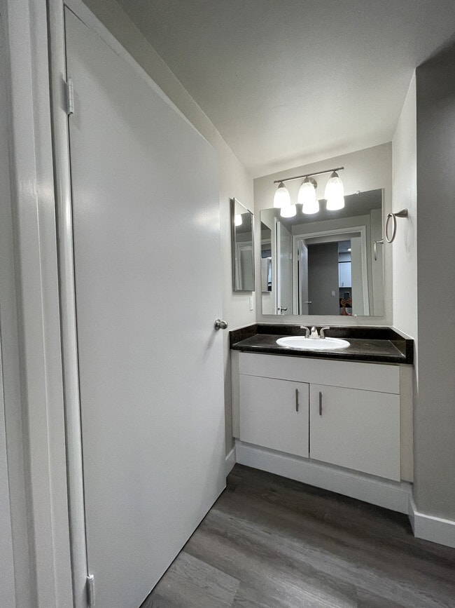 Interior Photo - Elliott Pointe