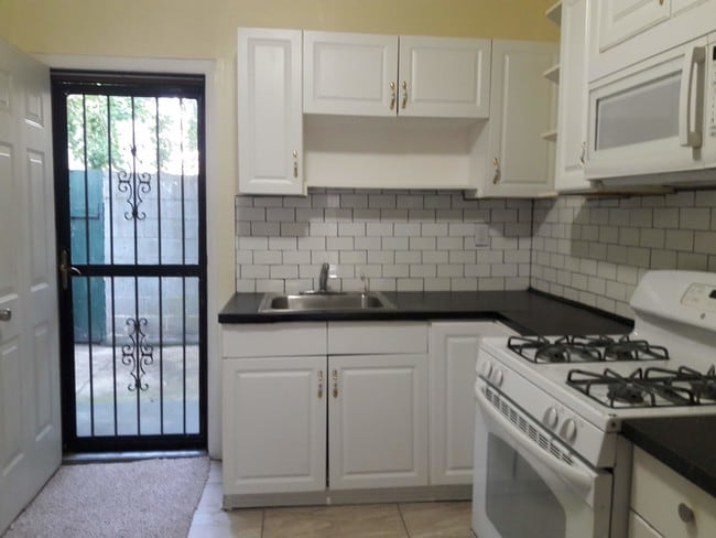 Kitchen - 1711 N Stillman St