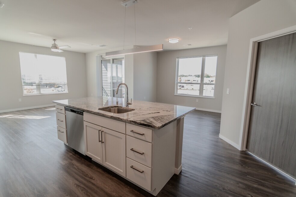 Oak Ridge at University Park Senior Apartm...