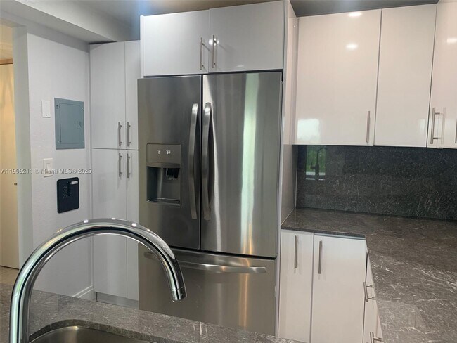 Foto del edificio - 16751 NE 9th Ave