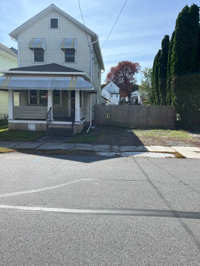Building Photo - 119 Mill St