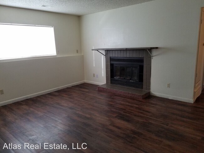 Building Photo - 4445-4491 E Pikes Peak Ave