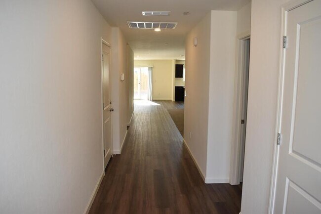 Foto del edificio - 4027 Bayonet Dr