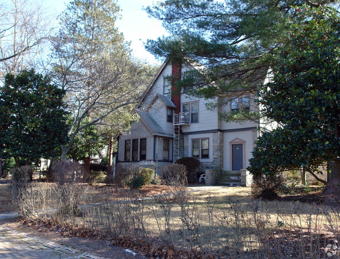 Primary Photo - 101 White Horse Pike
